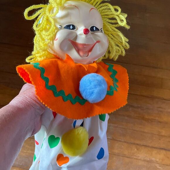 Vintage smiling happy sitting clown toy - Picture 12 of 13